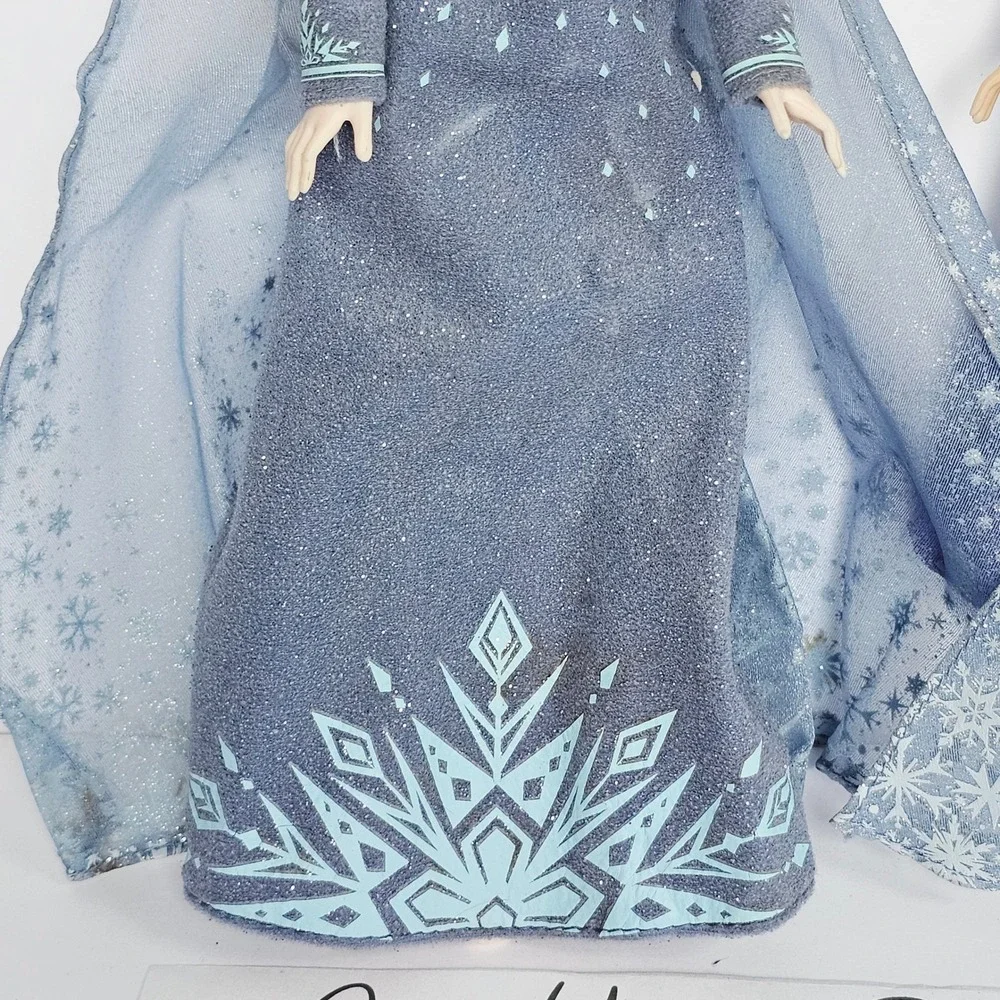 Disney Frozen Elsa and Anna Doll Set Signature Gowns Arendelle Sisters Toy